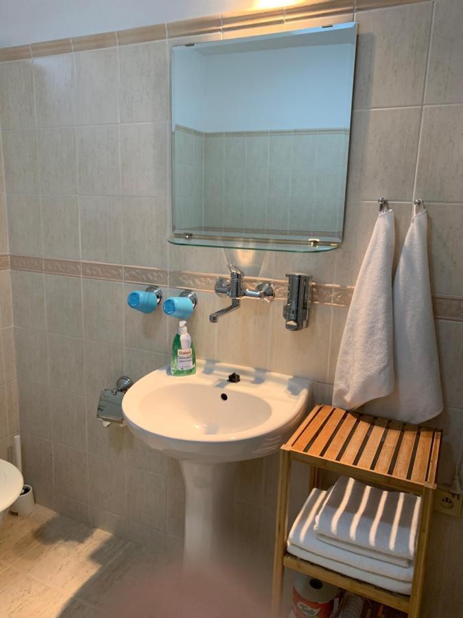 Penzion Holiday Трнава Экстерьер фото